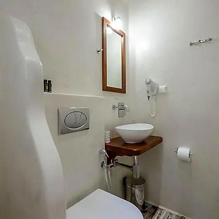 Ostria 2*