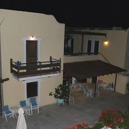 Ostria فندق